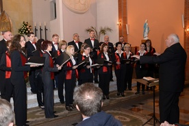 Zdjęcie z jubileuszowego koncertu z okazji 30-lecia zespołu, który odbył się w radomskim kościele pw. św. Rafała.