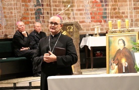 W kościele farnym bp Andrzej Przybylski przybliżył życie i dzieła sługi Bożej.