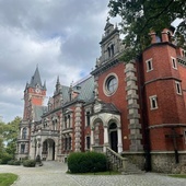 Pałac w Pławniowicach - historia i odbudowa