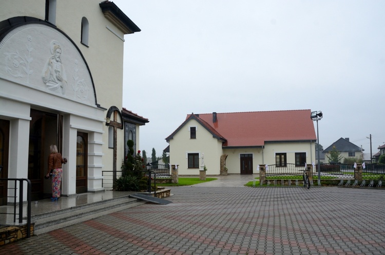 Poświęcenie nowo wybudowanego domu parafialnego w Krośnicy