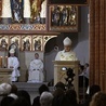 Bp Zadarko: Czy kościoły przestają być potrzebne?