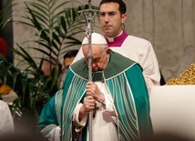 Papież Franciszek podczas Mszy na zakończenie synodu