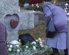 Cmentarz parafii Świętej Rodziny we Wrocławiu. Pamięć o dzieciach utraconych i ich bliskich