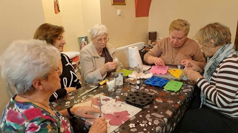 Kreatywne spotkania to dobrze spędzony czas.