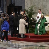 Papież w Dniu Ubogich: nędza jest skandalem, dostrzeżmy tych, którzy są niewidzialni
