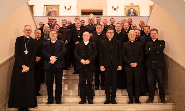 W skład Rady Kapłańskiej Archidiecezji Katowickiej wchodzi 35 kapłanów.