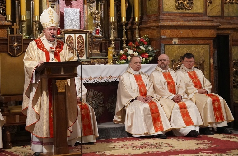 Abp Kupny: Bóg nie daje prezentów jedynie grzecznym, idealnym