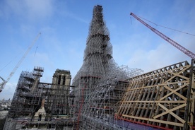 Papież przyjedzie do Paryża na otwarcie katedry Notre Dame?