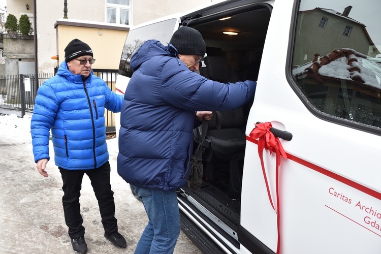 Samochody dla podopiecznych Caritas AG