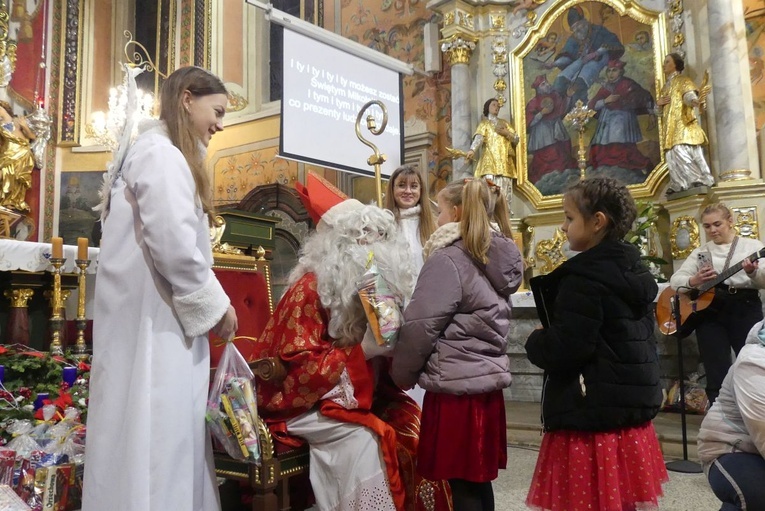 Wprowadzenie relikwii św. Mikołaja do bazyliki w Rychwałdzie