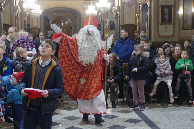 Wprowadzenie relikwii św. Mikołaja do bazyliki w Rychwałdzie