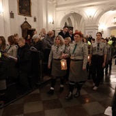 Światełko przekazali harcerze wraz z komendantką Hufca pwd. Jolantą Ziarko i zastępczynią komendanta phm. Renatą Lachowicz.