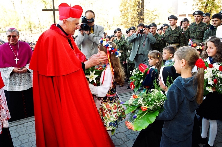 Kardynał Joseph Ratzinger w Oleśnicy w jubileuszowym roku. Wspomnienie