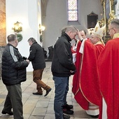 Po Eucharystii każdy z przybyłych otrzymał indywidualne błogosławieństwo.