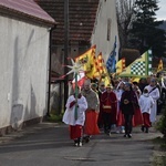 Orszak Trzech Króli 2023 w Dobromierzu. Strażacy zrobili zadymę