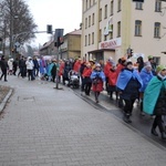 Orszak Trzech Króli 2023 w Głuszycy. W korowodzie poszli nawet rycerze