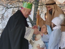 Konna bryczka przywiozła Trzech Mędrców na rynek w Bielsku-Białej