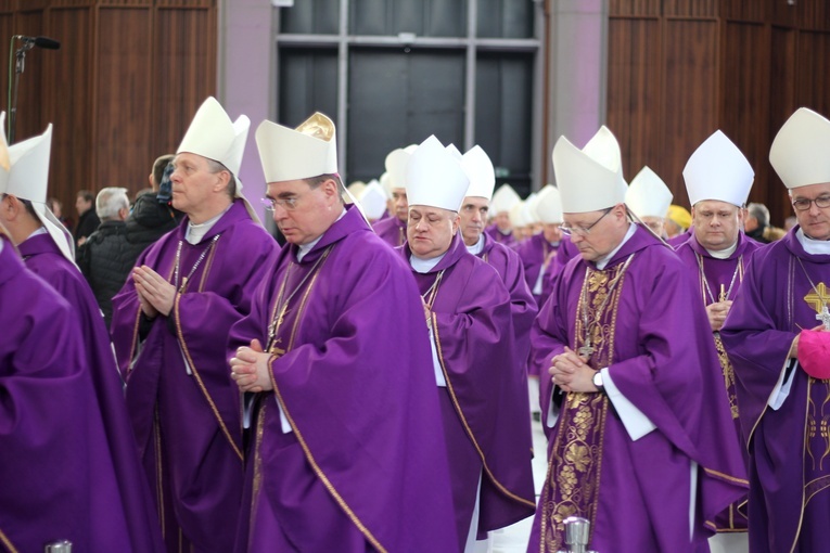 Msza św. żałobna za duszę papieża seniora Benedykta XVI