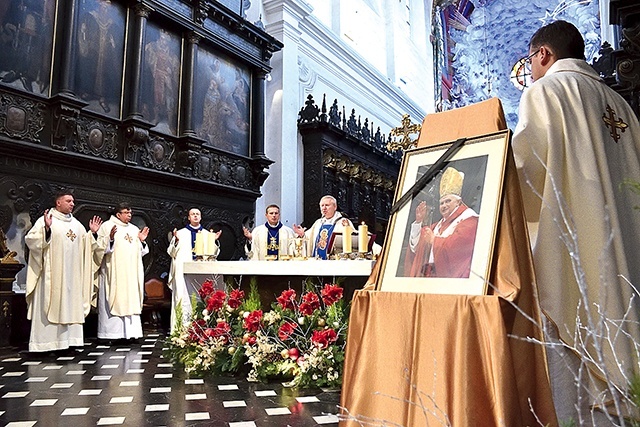 ▲	Eucharystia w archikatedrze oliwskiej.