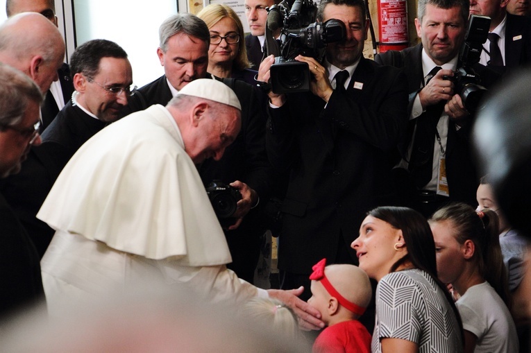 Franciszek na Dzień Chorego: Choroba uczy nas podążania razem