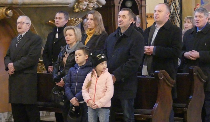 Rodziny Domowego Kościoła w konkatedrze Narodzenia NMP w Żywcu.