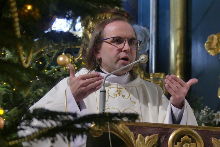 Ks. Ryszard Piętka - diecezjalny modrator Ruchu Światło-Życie wygłosił homilię dla Domowego Kościoła w Żywcu.