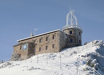 Wysokogórskie Obserwatorium Meteorologiczne na Kasprowym Wierchu jest najwyżej położonym budynkiem w Polsce