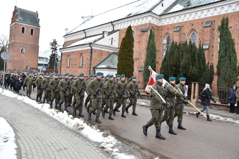 Uroczystości rocznicowe rozpoczęła Msza św. w przasnyskiej farze.