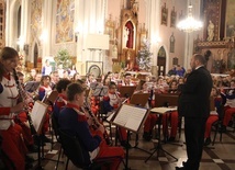 Orkiestra działa w Młodzieżowym Domu Kultury im Heleny Stadnickiej w Radomiu.