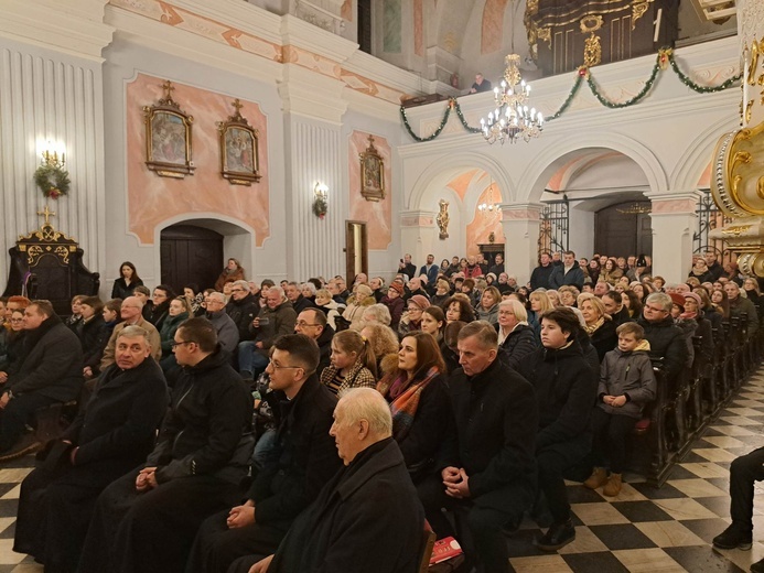 Mielec. Kolędowanie w bazylice