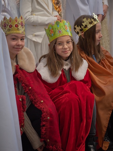 W Świdnicy u Boboli zagrał w jasełkach ksiądz, organistka i rodzice