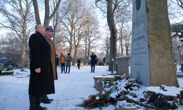 Szef polskiego MSZ złożył kwiaty na cmentarzu Haga Norra; spoczywają tam m.in. powstańcy styczniowi