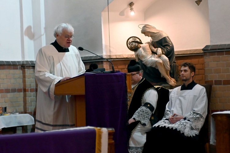 Requiem w dawnym rycie za Benedykta XVI