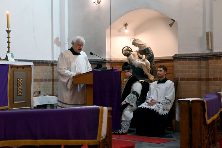 Requiem w dawnym rycie za Benedykta XVI