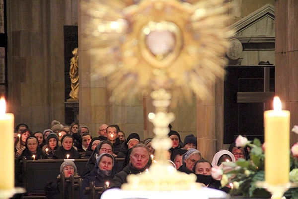Spotkanie „Światło w mieście” rozpoczęły Nieszpory i modlitwa uwielbienia w katedrze wrocławskiej.