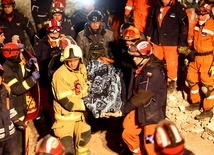 Do polskich strażaków szukających ludzi w gruzach w tureckiej Besni dołączyli ratownicy z Litwy i Czech