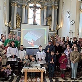 Homiliom towarzyszyły prezentacje multimedialne.