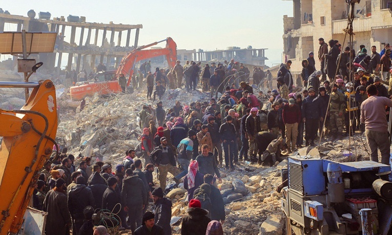 Trzęsienie ziemi spowodowało wielkie zniszczenia m.in. w Aleppo, mieście bardzo mocno doświadczonym tragediami podczas niedawnej wojny domowej w Syrii.