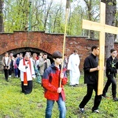 Nabożeństwo w parku dzikowskim przez lata prowadził nieżyjący już ks. Michał Józefczyk.