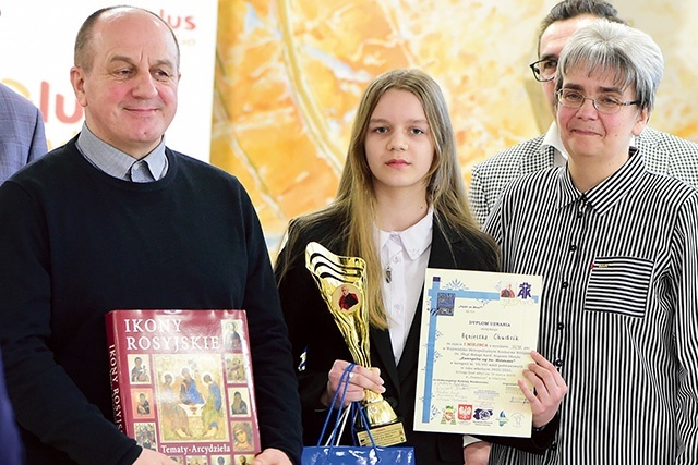 	Agnieszka Chudzik  wraz z rodzicami.