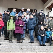 ▲	Uczestnicy  przed kościołem  św. Floriana w Elblągu.