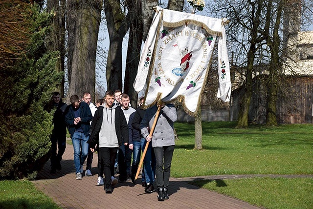 	Chorągwiarze w Boczkach Chełmońskich tradycyjnie spotkali się we wtorek wielkanocny.