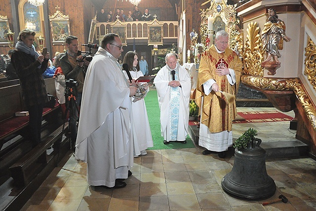 Ponowne poświęcenie zabytku.