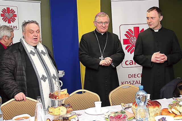 ▲	Od lewej: proboszcz cerkwi ks. mitrat Bogdan Hałuszka, bp Krzysztof Zadarko, ks. Łukasz Bikun.