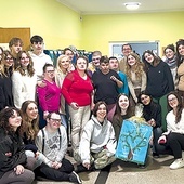 ▲	Młodzi Włosi spotkali się z podopiecznymi Stowarzyszenia „Siódemka” (na zdjęciu) i Hospicjum Cordis. W każdym z tych miejsc zostawili swój materialny dar na rzecz ich działalności.