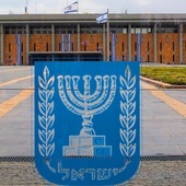 Kneset, parlament Izraela. Jego pierwsze posiedzenie odbyło się pół roku po ogłoszeniu przez państwo niepodległości.