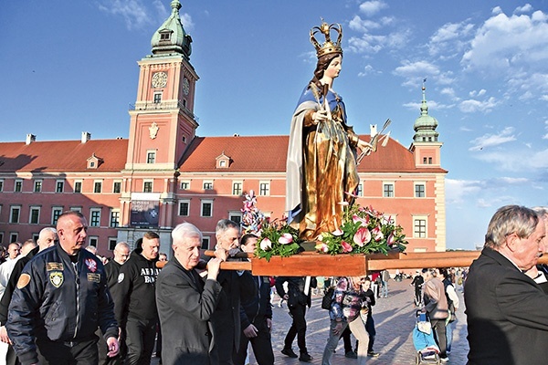Zwyczaj procesji z figurą na Starówce został wznowiony  w 2015 r., po 185 latach.