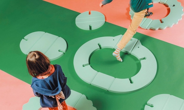 Aleksandra Satlava Hop studio – modułowa zabawka dla dzieci.