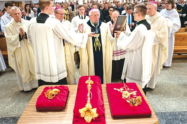 	Liturgii przewodniczył metropolita częstochowski.