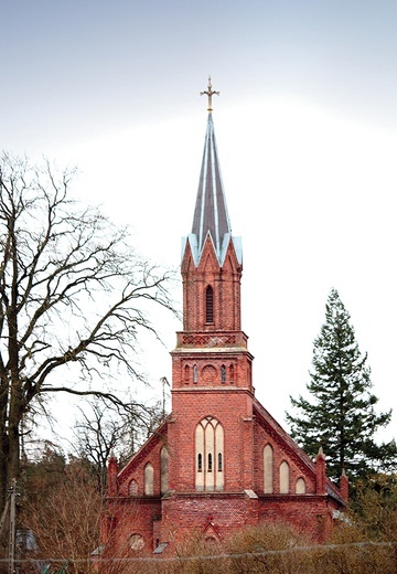 Wieża kościoła NSPJ w Benowie. 